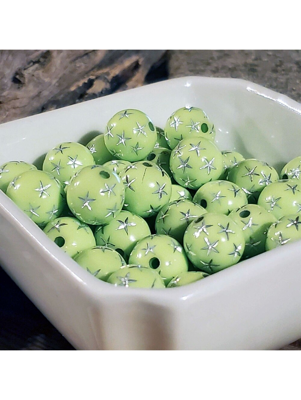 10 Vintage Retro Lime Green Silver Stars 12mm Round Acrylic Shabby Beads - Picture 3 of 7